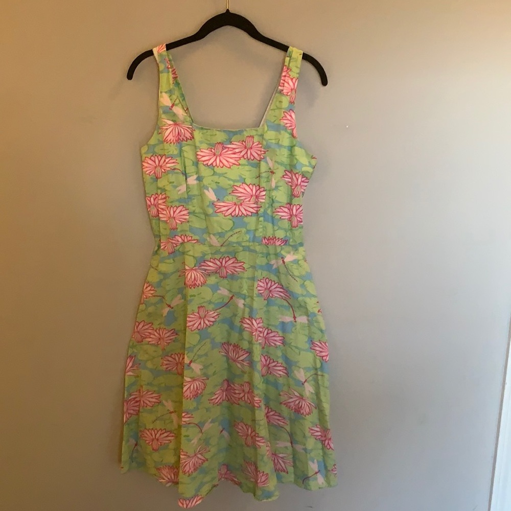 Size 8 lily pad dress. Great condition.